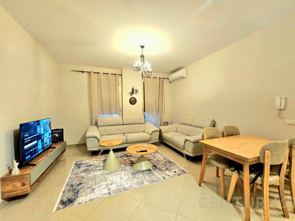 Tirane, jepet me qera apartament 2+1 Kati 2, 85 m² 650 € (Rruga Peti)