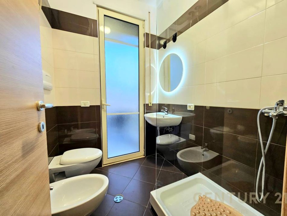 Tirane, jepet me qera apartament 2+1 Kati 2, 85 m² 650 € (Rruga Peti)