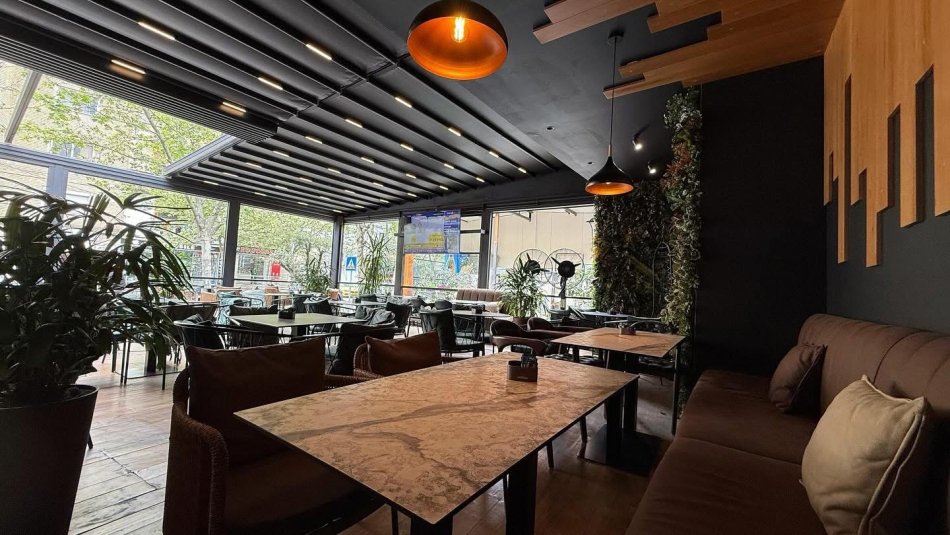 Tirane, jepet me qera , 2.000 € (Rruga Xhanfize Keko)