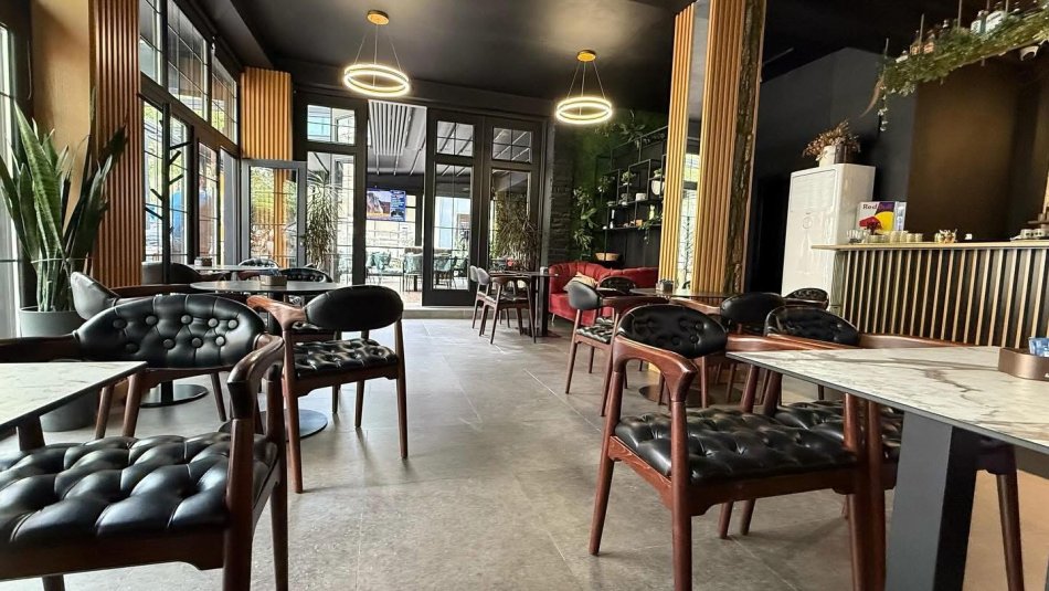 Tirane, jepet me qera , 2.000 € (Rruga Xhanfize Keko)