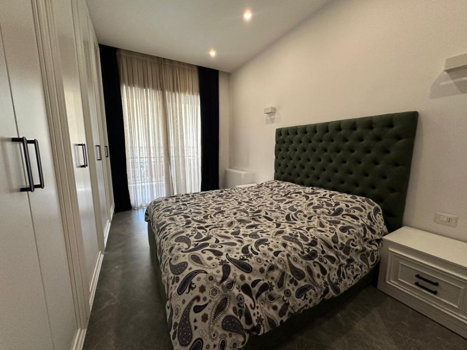 Tirane, jepet me qera apartament 2+1+Ballkon Kati 5, 114 m² 1.300 € 