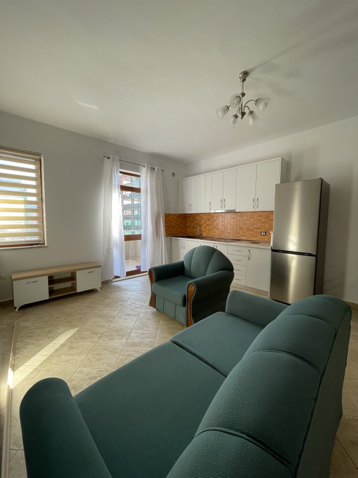 Tirane, jepet me qera apartament 2+1+Ballkon Kati 7, 95 m² 600 € (21Dhjetori,tekSQ21)