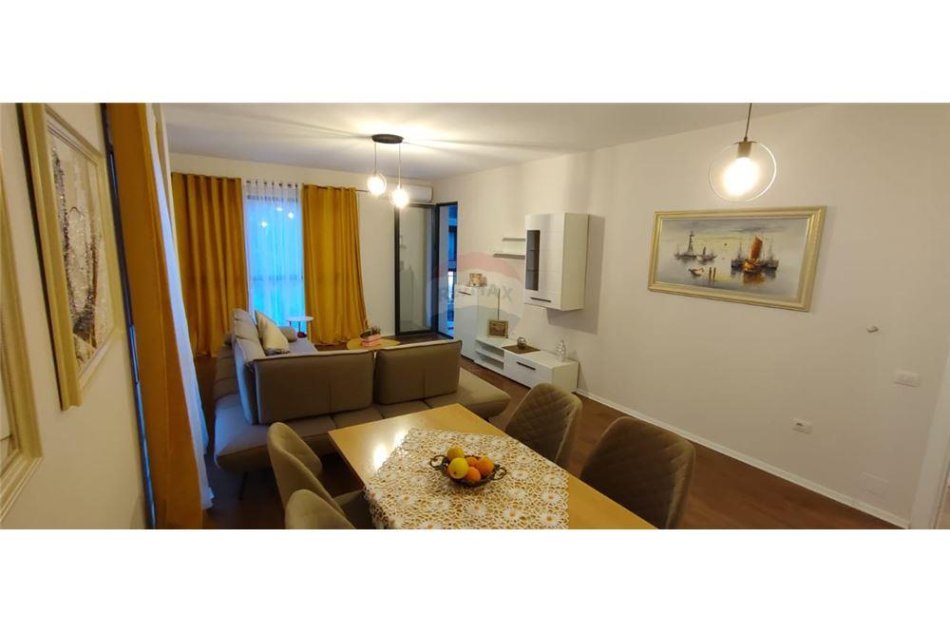 Tirane, jepet me qera apartament 2+1+Ballkon Kati 5, 89 m² 600 € (Kompleksi ASL)