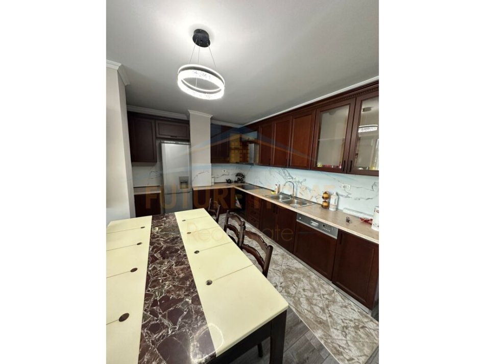 Tirane, jepet me qera apartament 2+1+Ballkon Kati 6, 82 m² 600 € (Ferit xhajko)