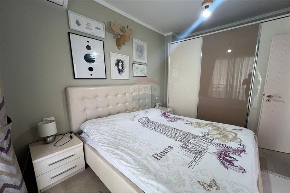 Tirane, jepet me qera apartament 2+1 Kati 3, 110 m² 900 € (Liqeni i Thate)