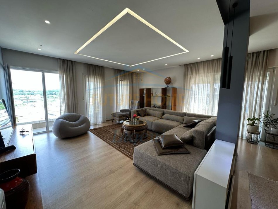 Tirane, shitet apartament 3+1+Ballkon Kati 6, 181 m² 365.000 € (Liqeni i thate)