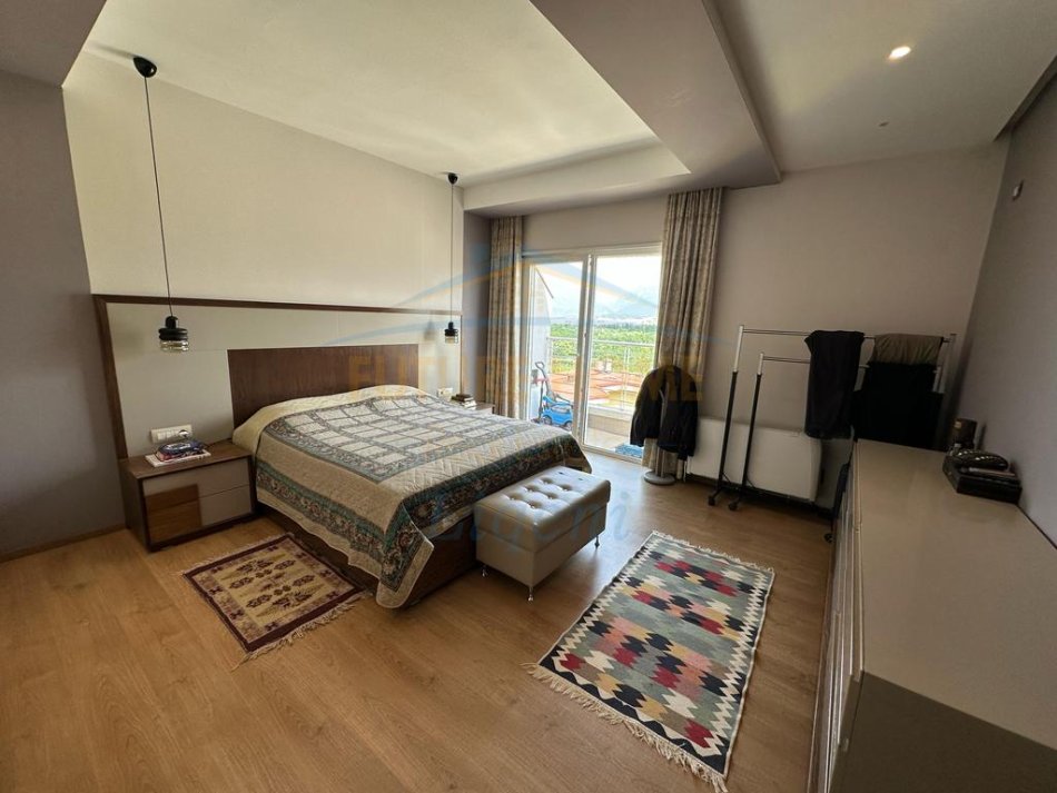 Tirane, shitet apartament 3+1+Ballkon Kati 6, 181 m² 365.000 € (Liqeni i thate)