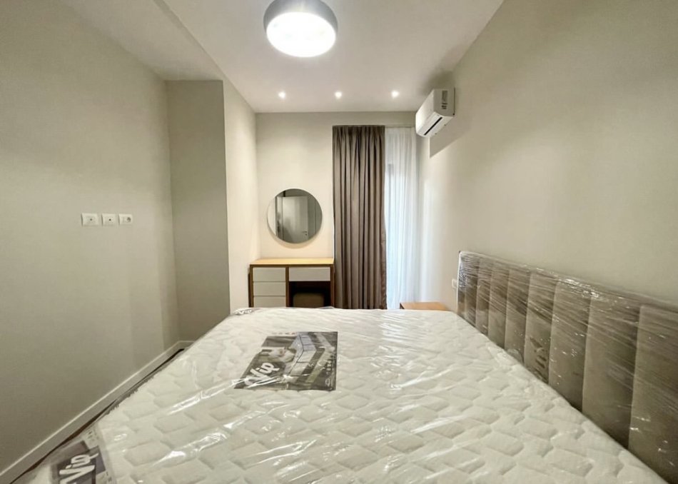 Tirane, jepet me qera apartament 1+1 , 800 € (Rruga e Kavajes, &quot;Tirana Garden Building)