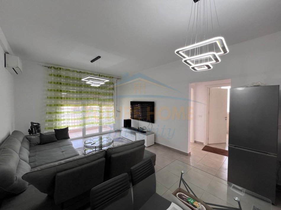 Tirane, shitet apartament 2+1+2 poste parkimi Kati 9, 100 m² 220.000 € (Fusha e Aviacionit)