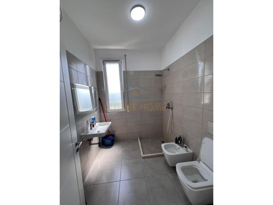 Tirane, shitet apartament 2+1+2 poste parkimi Kati 9, 100 m² 220.000 € (Fusha e Aviacionit)