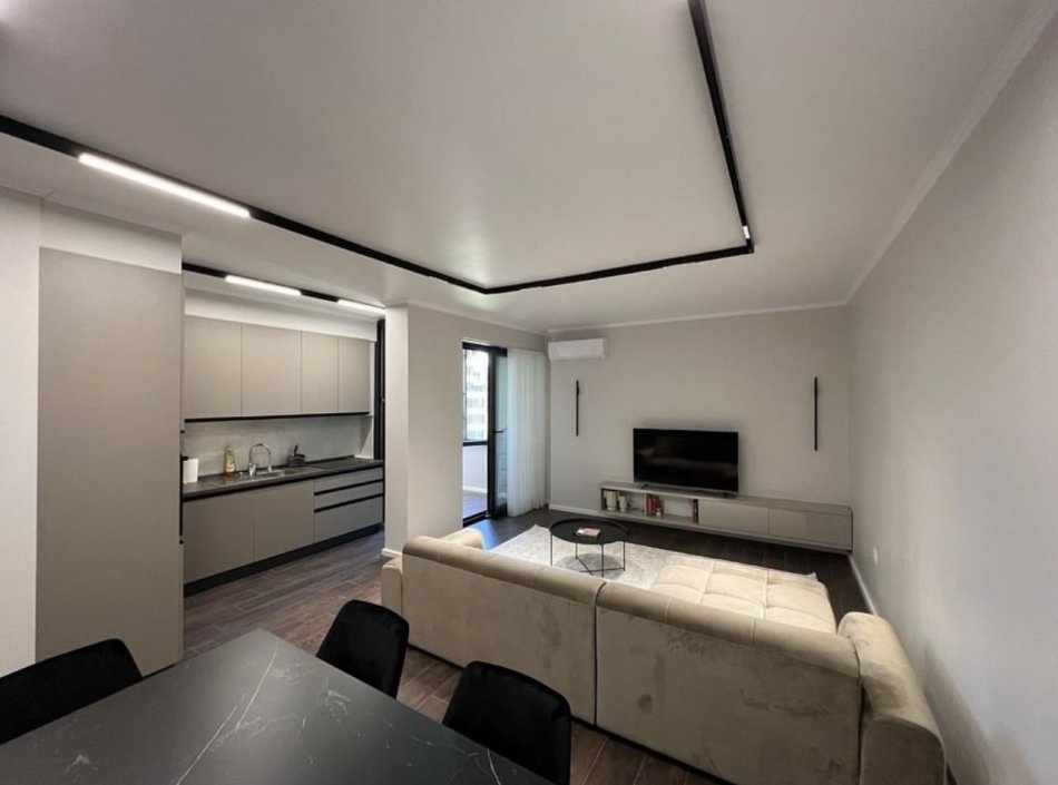 Tirane, jepet me qera apartament 1+1 Kati 9, 900 € (Air Albania Stadium)