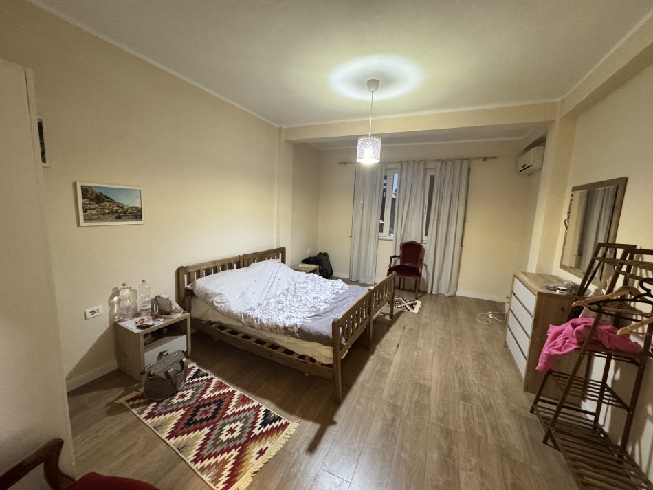 Tirane, jepet me qera apartament 2+1 Kati 3, 80 m² 650 € (21 Dhjetori te Hotel Mondial)