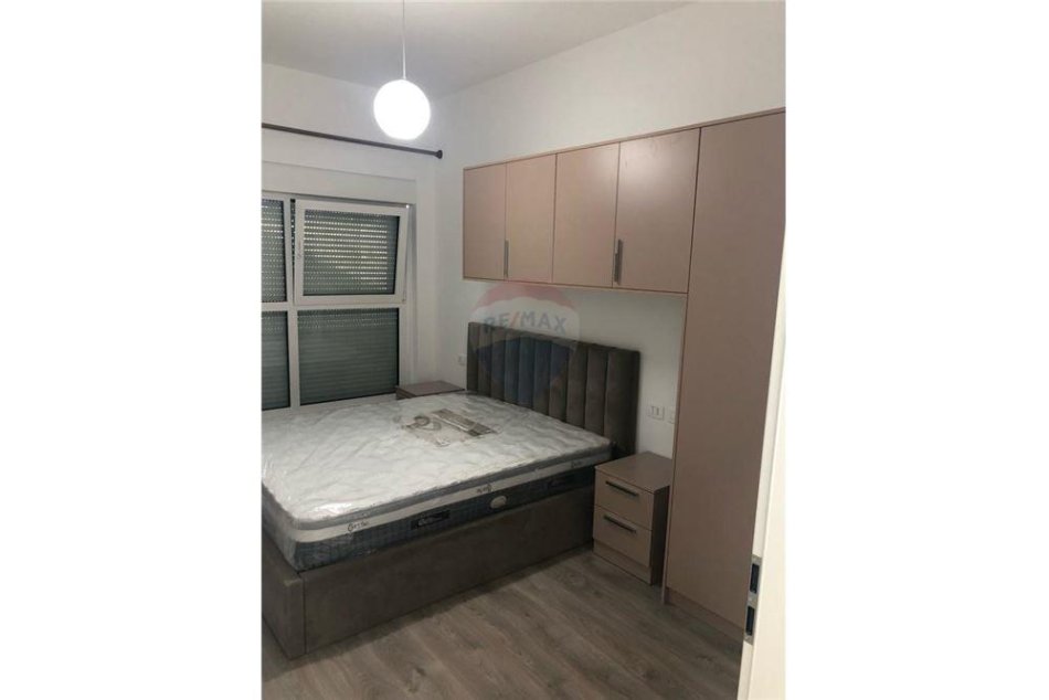 Tirane, jepet me qera apartament 1+1 Kati 3, 90 m² 450 € (Kompleksi Mangalem)