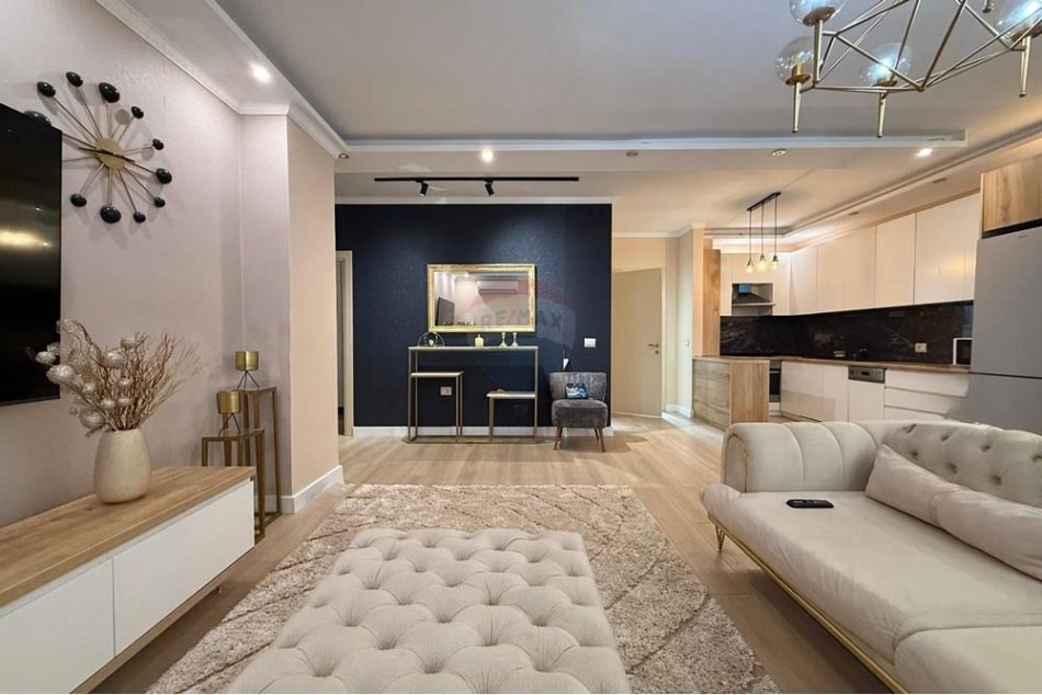 Tirane, jepet me qera ambjent biznesi , 121 m² 750 € (Liqeni i thate)