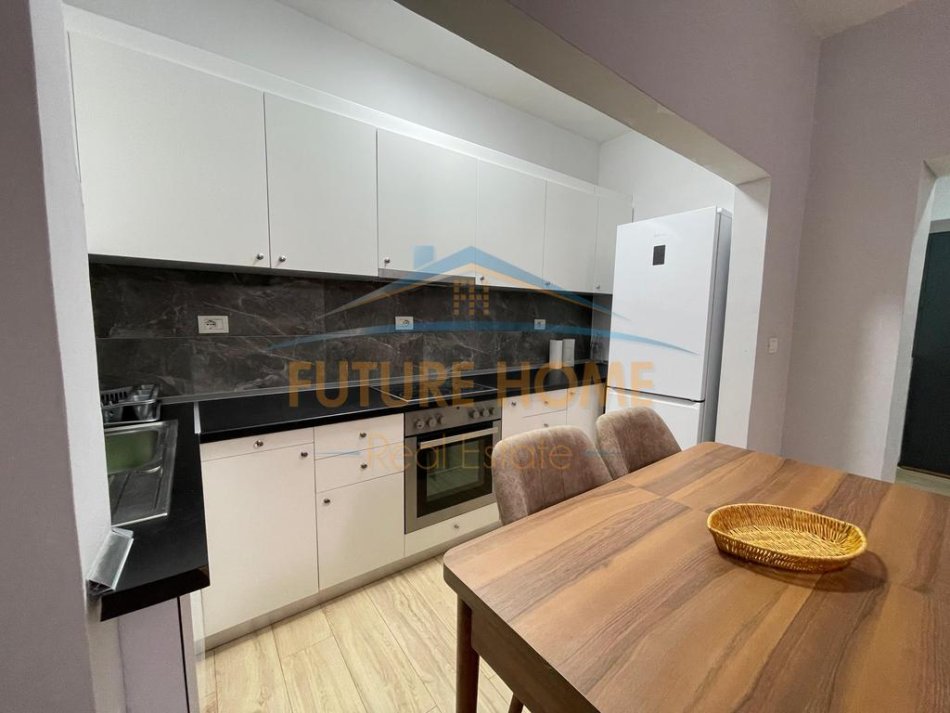 Tirane, shitet apartament 1+1+Ballkon Kati 4, 51 m² 125.000 € (21 Dhjetori)