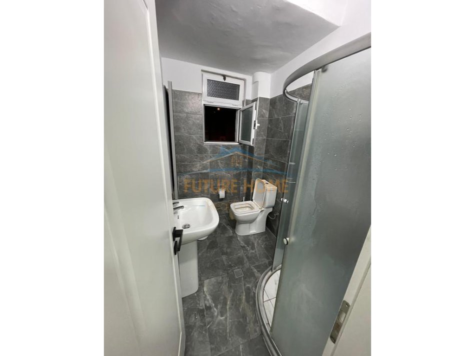 Tirane, shitet apartament 1+1+Ballkon Kati 4, 51 m² 125.000 € (21 Dhjetori)