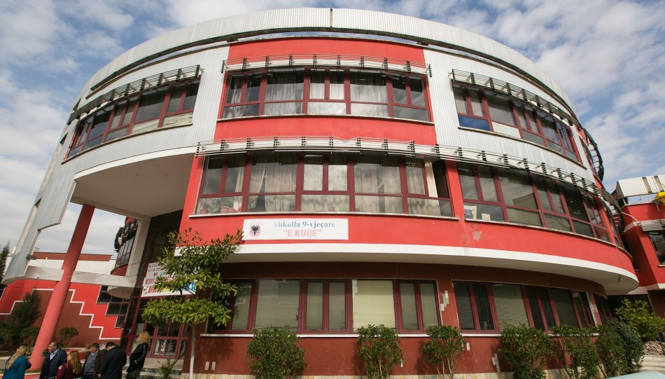 Tirane, shitet apartament 1+1 Kati 4, 70 m² 113.400 € (Shkolla e Kuqe)
