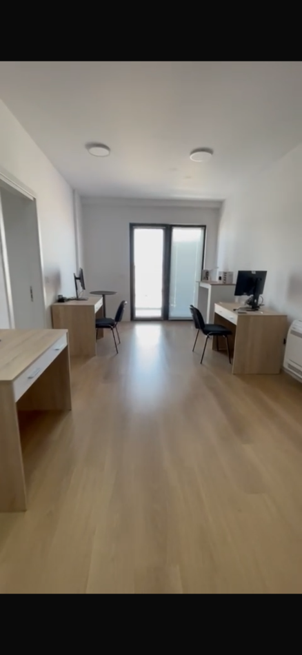 Tirane, jepet me qera ambjent biznesi Kati 10, 110 m² 