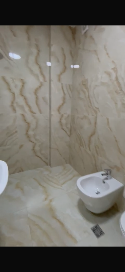Tirane, jepet me qera ambjent biznesi Kati 10, 110 m² 