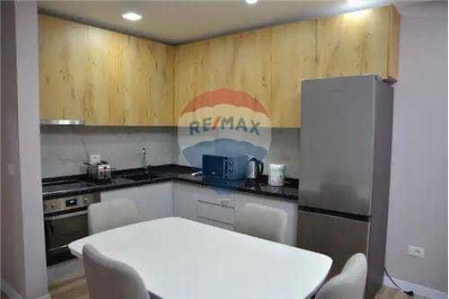 Tirane, jepet me qera apartament 1+1 Kati 6, 68 m² 600 € (Rruga Kavajes)