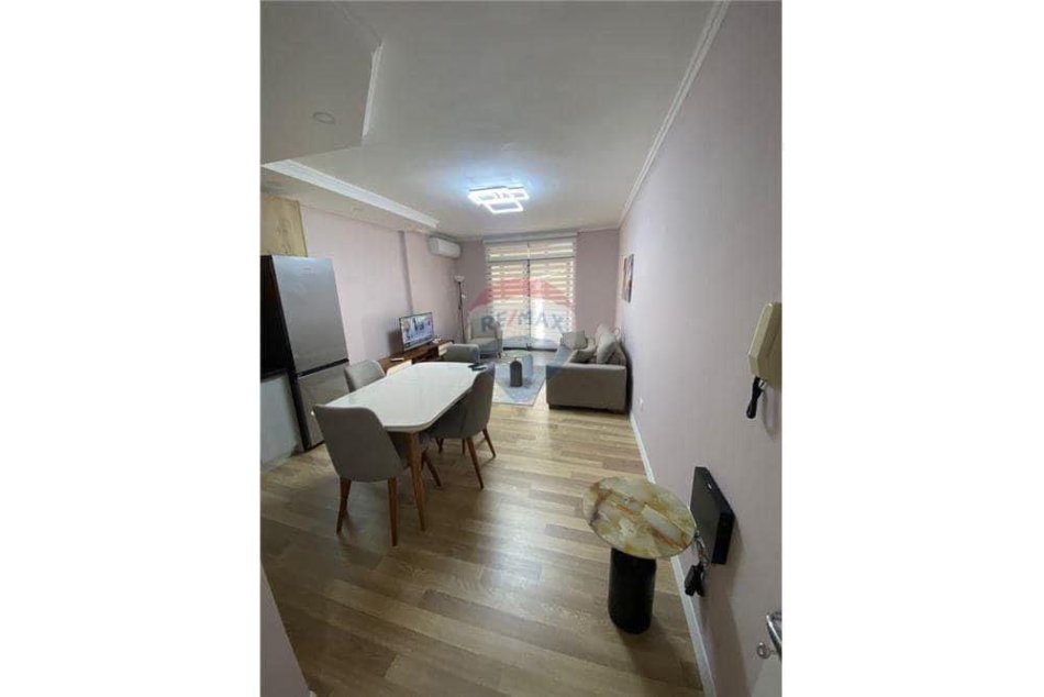 Tirane, jepet me qera apartament 1+1 Kati 6, 68 m² 600 € (Rruga Kavajes)
