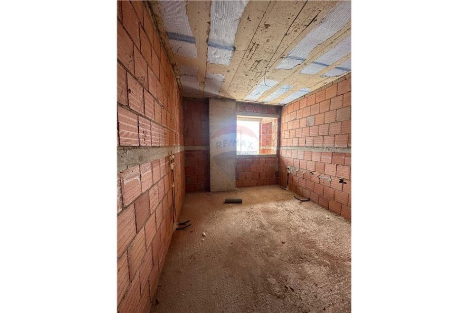 Tirane, shitet apartament 1+1+Ballkon , 66 m² 97.000 € (5maj)