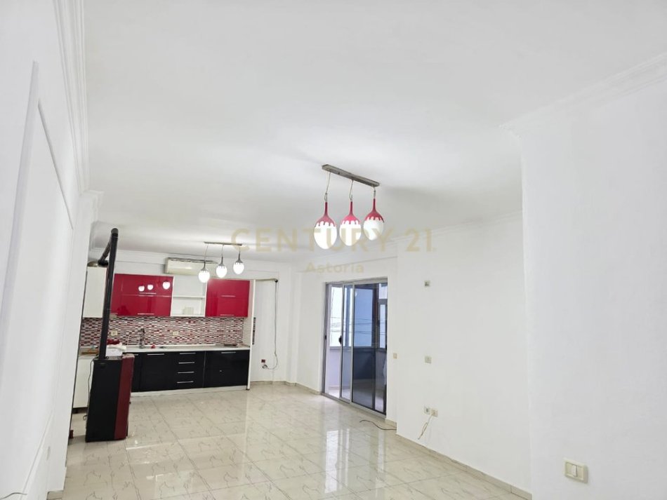 Tirane, shitet 3+1 Kati 1, 120 m² 140.000 € (Yzeberisht)