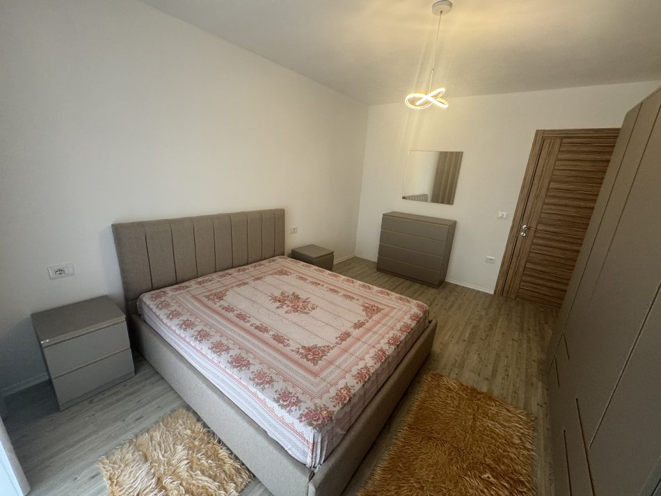 Tirane, jepet me qera apartament 1+1+Ballkon Kati 5, 94 m² 370 € (Kombinat te njesia bashkiake)