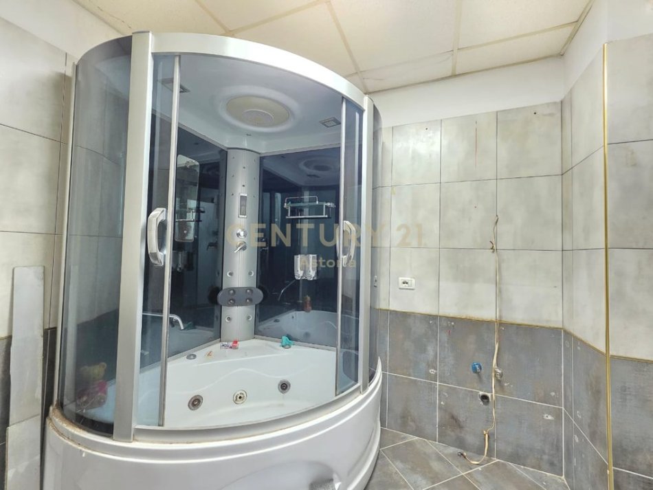 Tirane, shitet 3+1 Kati 1, 120 m² 140.000 € (Yzeberisht)