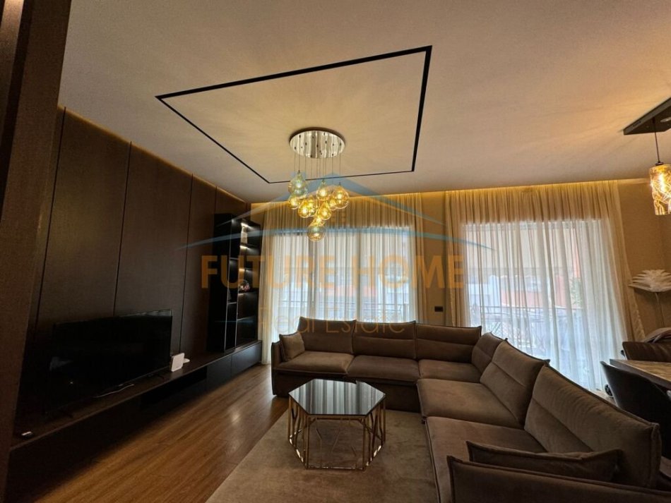 Tirane, shitet apartament 2+1+Ballkon Kati 8, 138 m² 530.000 € (Kompleksi Delijorgji)