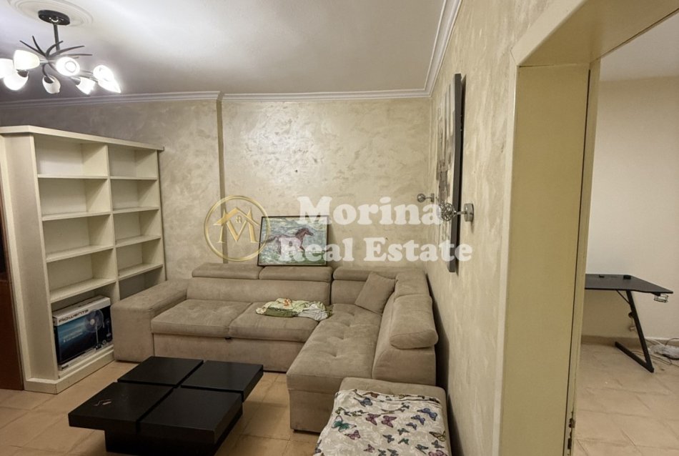 Tirane, jepet me qera apartament 2+1 Kati 4, 100 m² 600 € (Komuna Parisit)