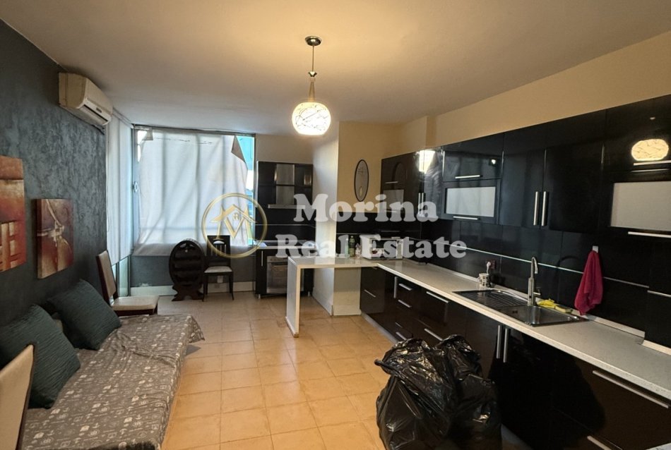 Tirane, jepet me qera apartament 2+1 Kati 4, 100 m² 600 € (Komuna Parisit)