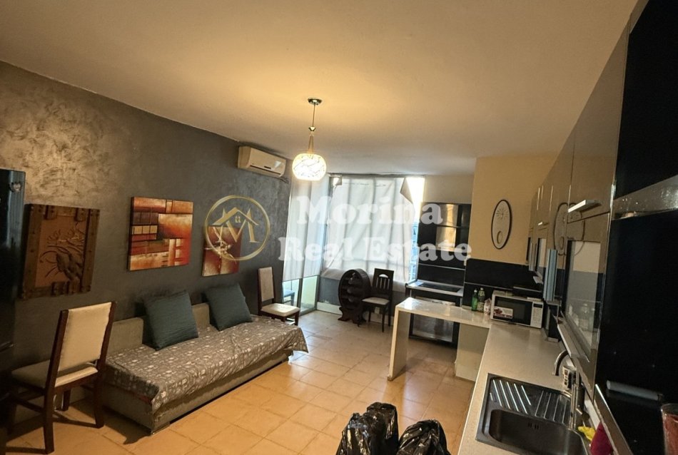Tirane, jepet me qera apartament 2+1 Kati 4, 100 m² 600 € (Komuna Parisit)