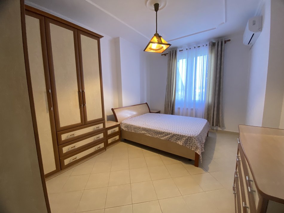 Tirane, jepet me qera apartament 1+1+Aneks+Ballkon Kati 8, 95 m² 650 € (Rruga Sami Frasheri)