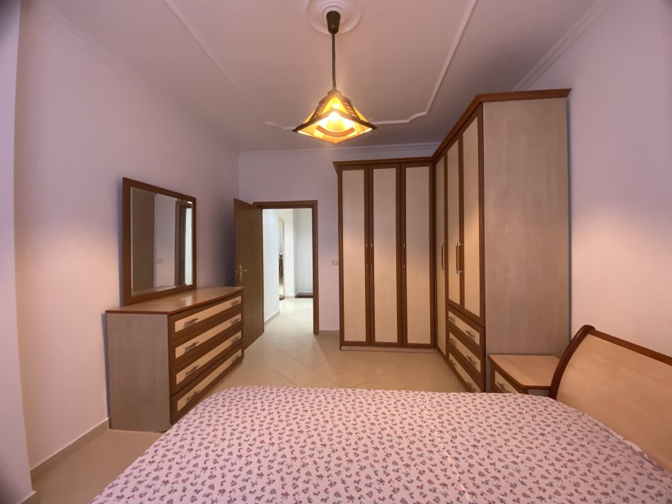 Tirane, jepet me qera apartament 1+1+Aneks+Ballkon Kati 8, 95 m² 650 € (Rruga Sami Frasheri)