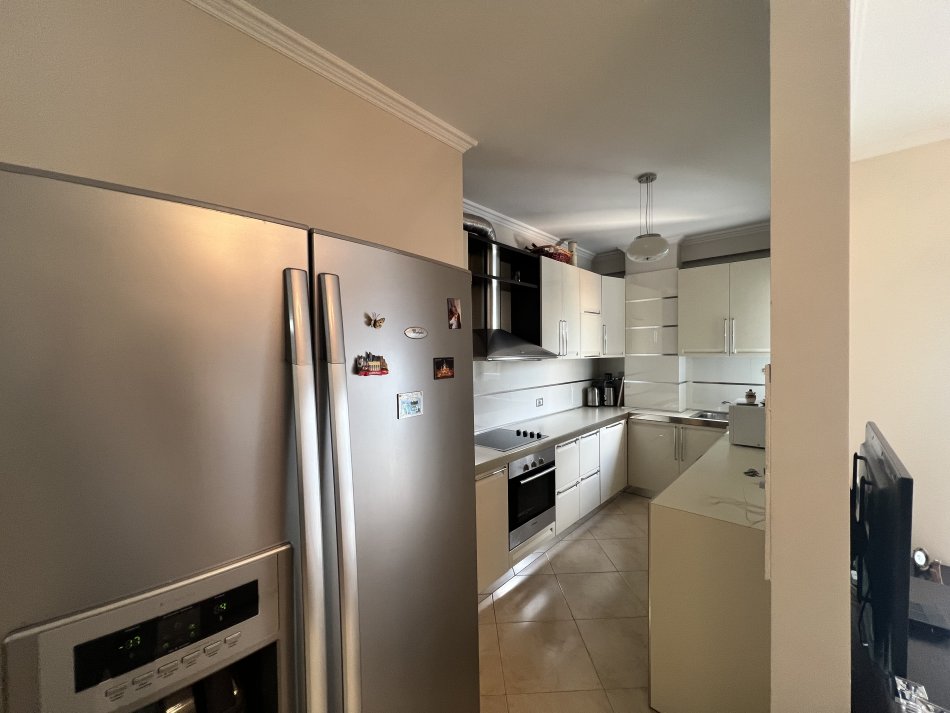 Tirane, jepet me qera apartament 2+1+Ballkon Kati 6, 105 m² 850 € (Rruga e Elbasanir)