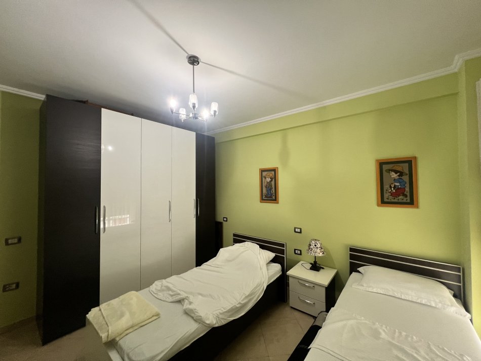 Tirane, jepet me qera apartament 2+1+Ballkon Kati 6, 105 m² 850 € (Rruga e Elbasanir)