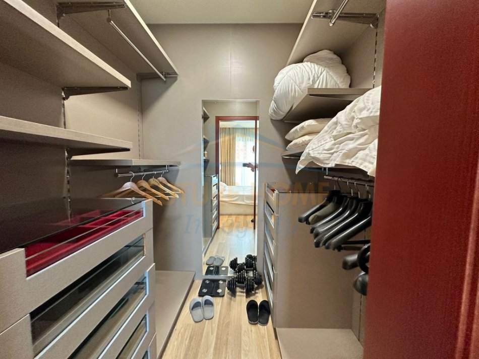 Tirane, shitet apartament 2+1+Ballkon Kati 19, 90 m² 455.000 € (Air Albania)