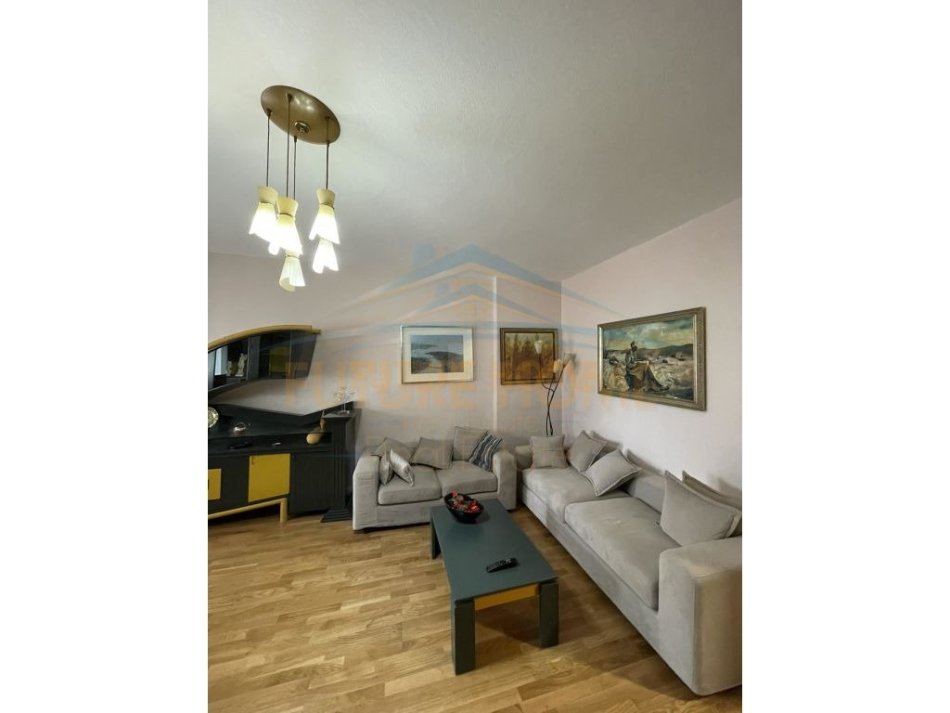 Tirane, shitet apartament 2+1+Ballkon Kati 6, 150 m² 400.000 € (Shallvaret)