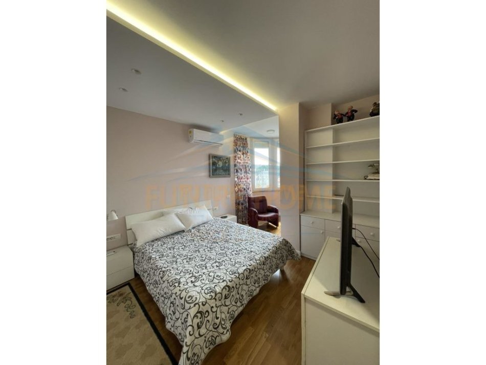 Tirane, shitet apartament 2+1+Ballkon Kati 6, 150 m² 400.000 € (Shallvaret)
