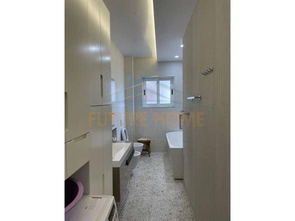 Tirane, shitet apartament 2+1+Ballkon Kati 6, 150 m² 400.000 € (Shallvaret)