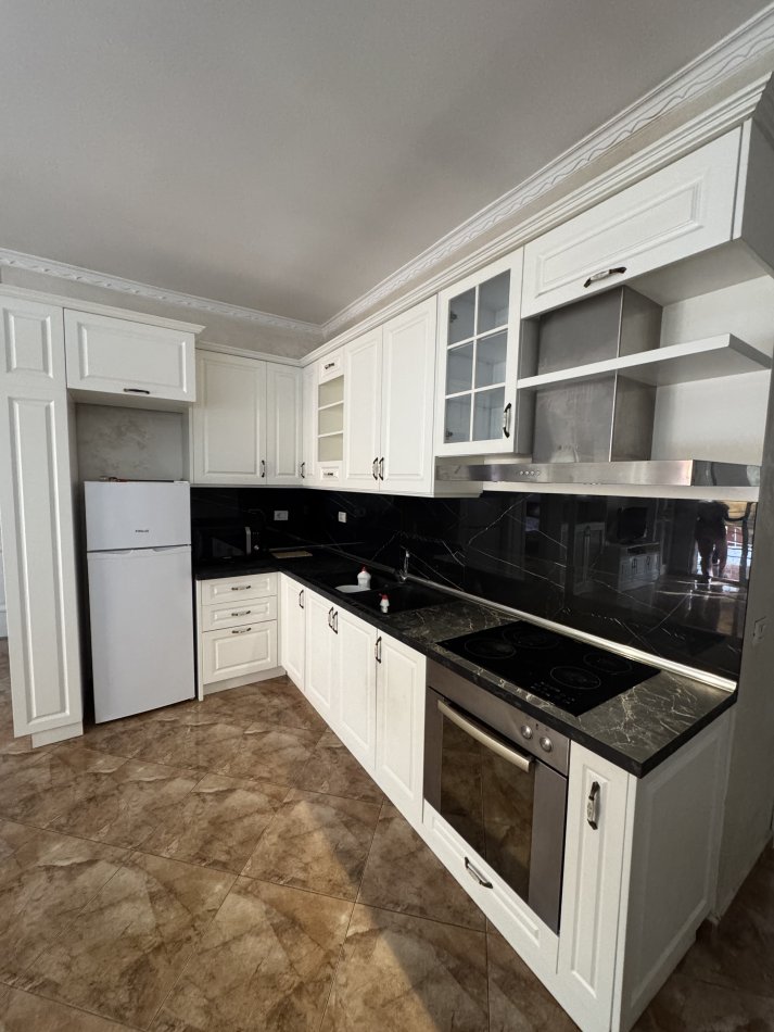 Tirane, jepet me qera apartament 2+1 , 110 m² 550 € (Astor)