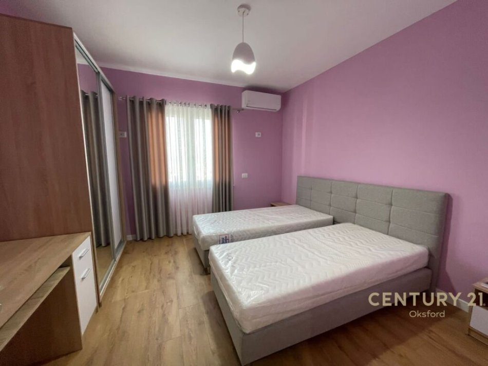 QIRA 2+1+2+POST PARKIMI TE KOPSHTI BOTANIK