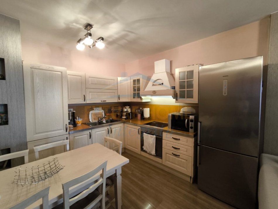 Tirane, shitet apartament 2+1+Ballkon Kati 6, 96 m² 210.000 € (Rruga Ali Visha)