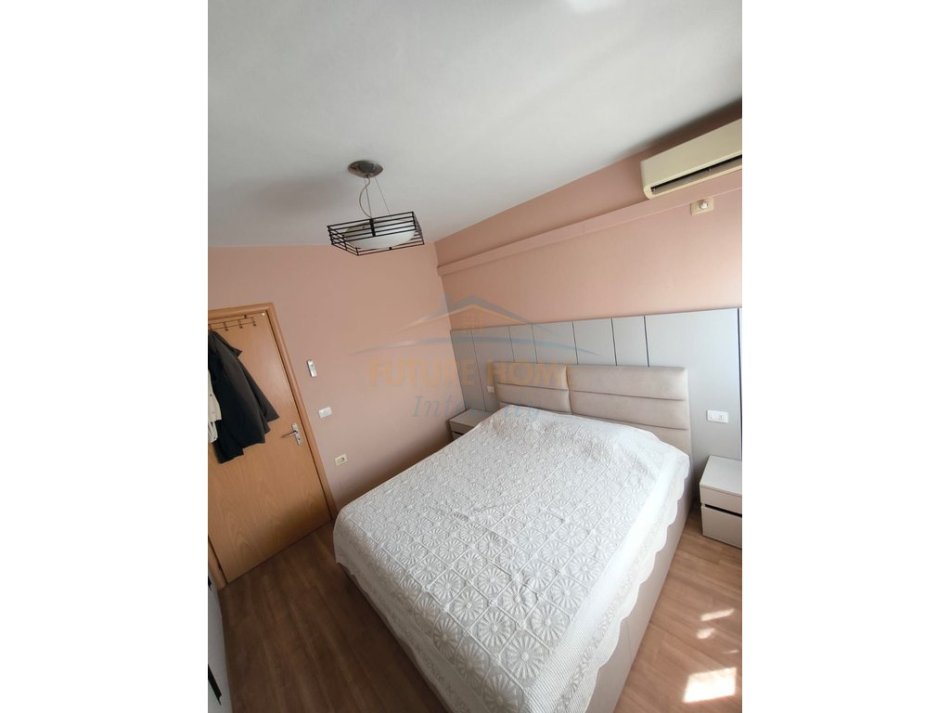 Tirane, shitet apartament 2+1+Ballkon Kati 6, 96 m² 210.000 € (Rruga Ali Visha)