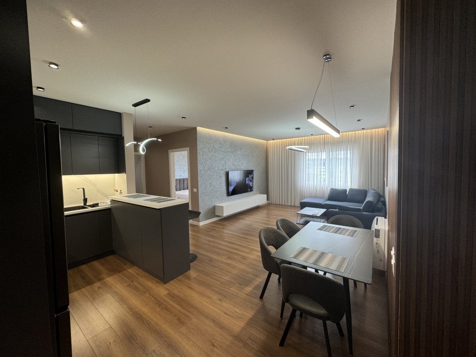 Tirane, shitet apartament 2+1+Aneks+Ballkon Kati 3, 126 m² 148.000 € (rruga kastriotet , pallatet e verdha , spitali hygeia)