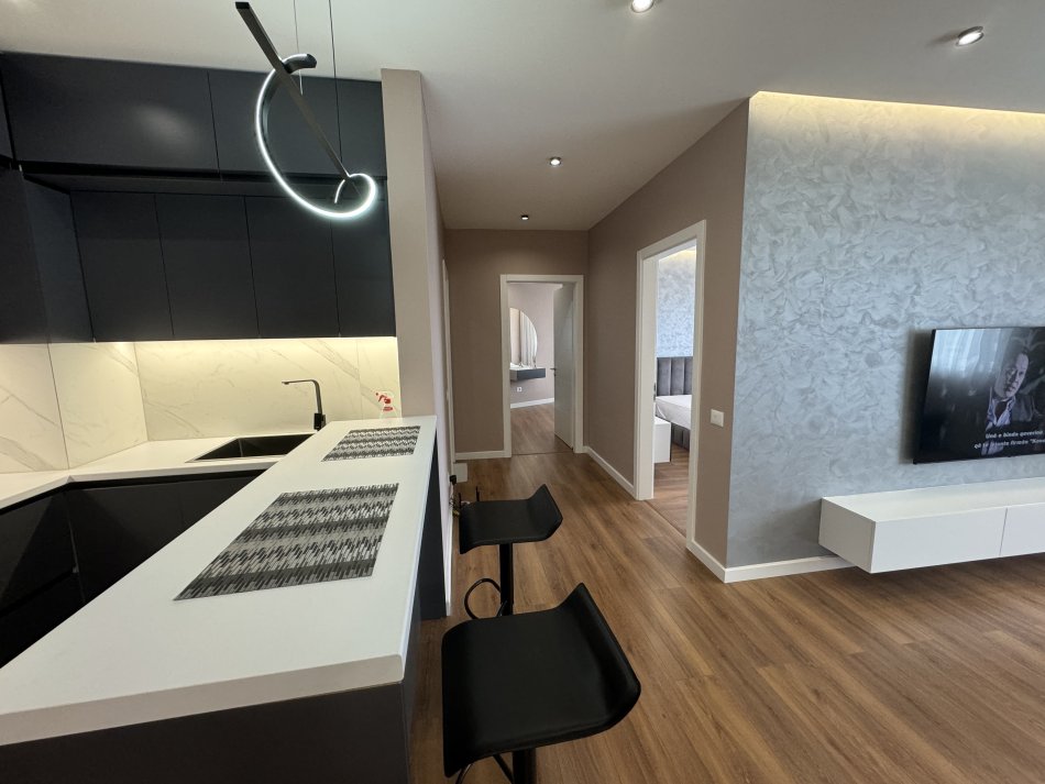 Tirane, shitet apartament 2+1+Aneks+Ballkon Kati 3, 126 m² 148.000 € (rruga kastriotet , pallatet e verdha , spitali hygeia)