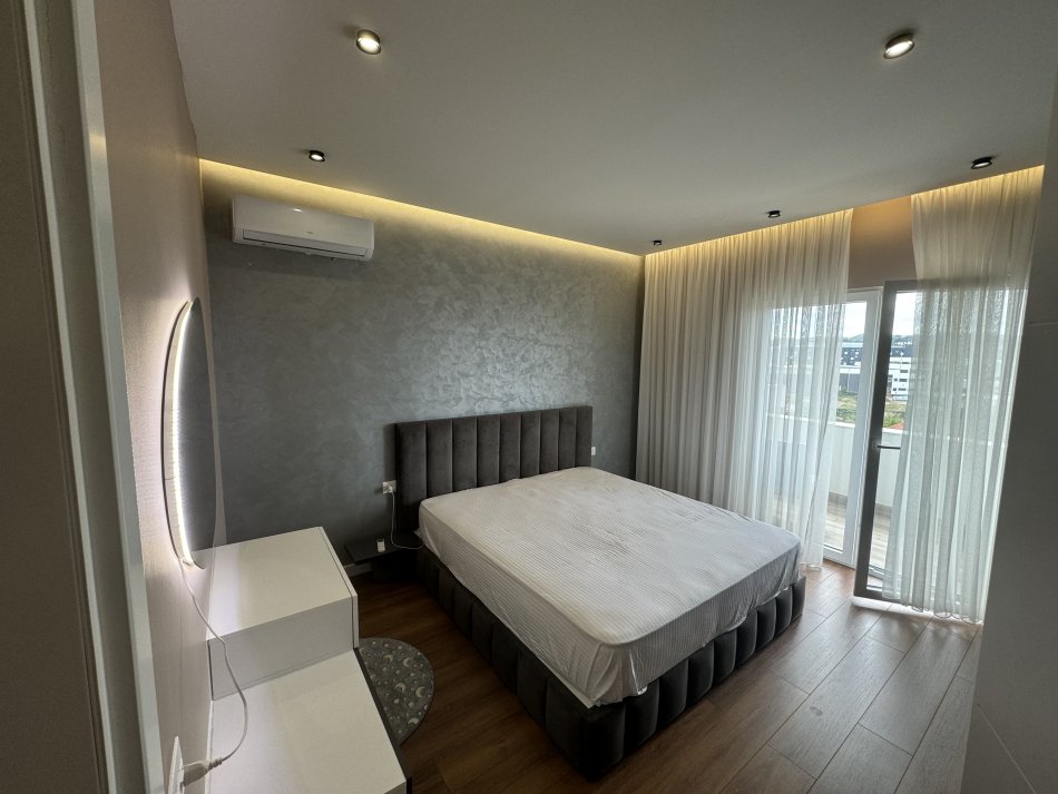 Tirane, shitet apartament 2+1+Aneks+Ballkon Kati 3, 126 m² 148.000 € (rruga kastriotet , pallatet e verdha , spitali hygeia)
