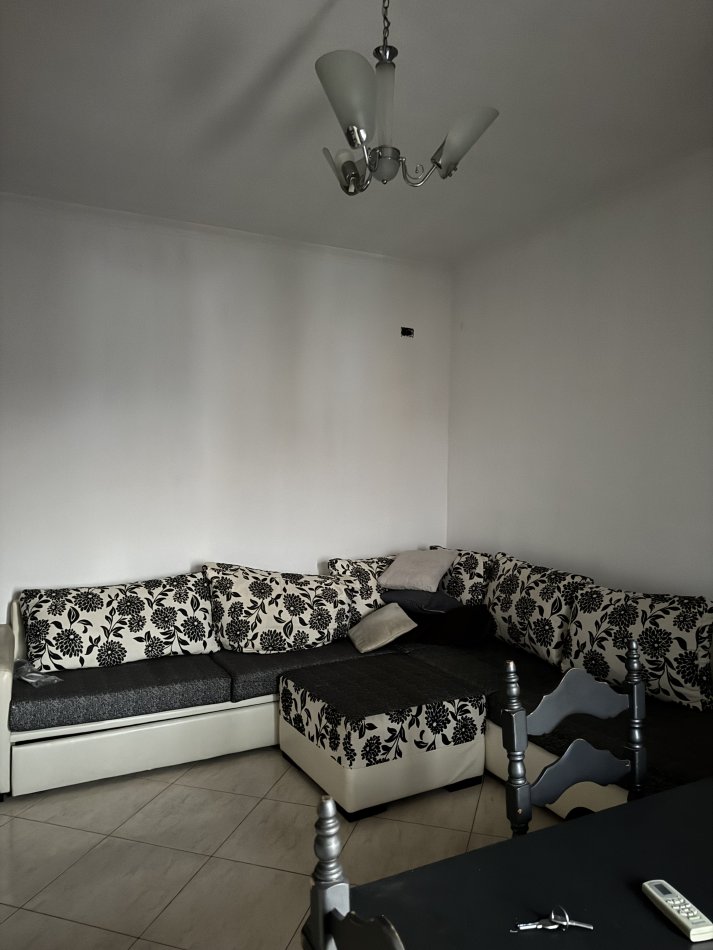 Tirane, jepet me qera apartament 2+1+Ballkon Kati 4, 100 m² 500 € (Don bosko prane xhamise)
