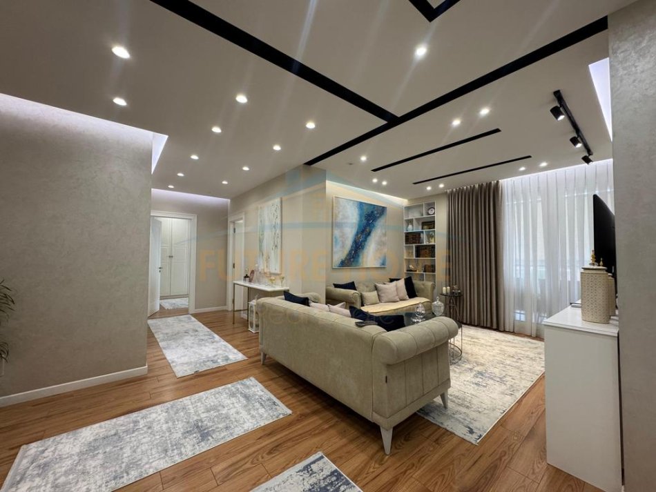 Shqiperi, shitet apartament 3+1+2+2poste Kati 4, 131 m² 290000 € (Fusha e Aviacionit)